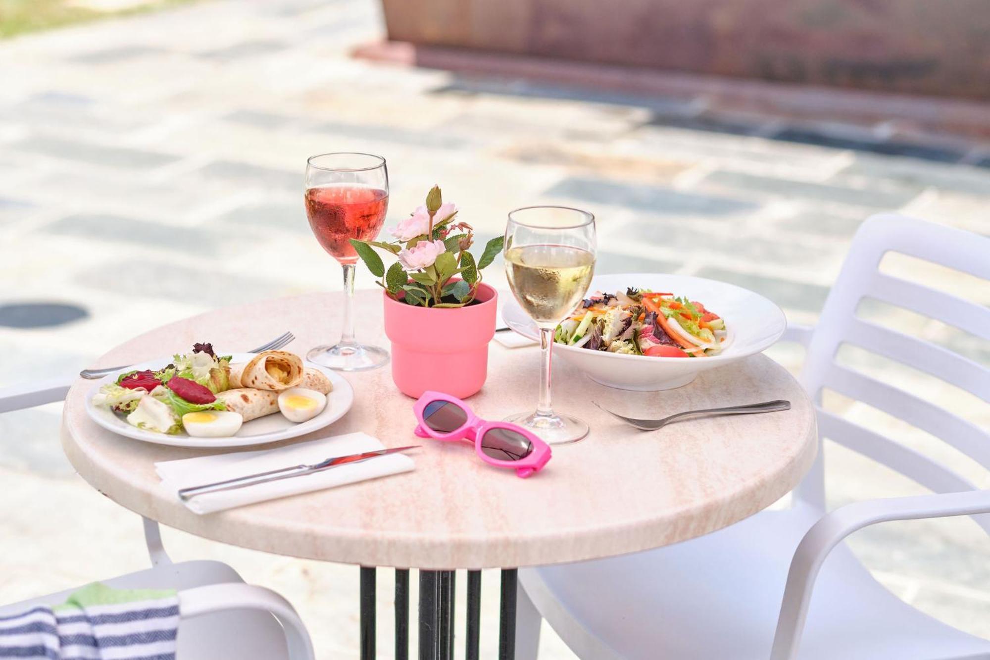 Hotel Illot Suites كالا راتخاذا المظهر الخارجي الصورة