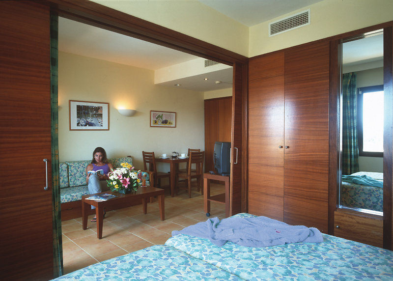 Hotel Illot Suites كالا راتخاذا المظهر الخارجي الصورة